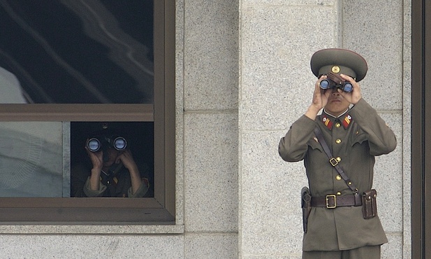 Phenian zrywa układy o nieagresji z Koreą Płd.