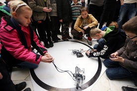 Zawody robotów na warszawskiej Politechnice