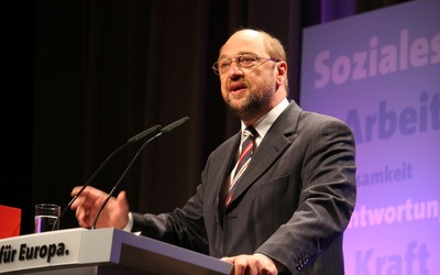 Sondaż: Schulz zmniejsza dystans do Merkel