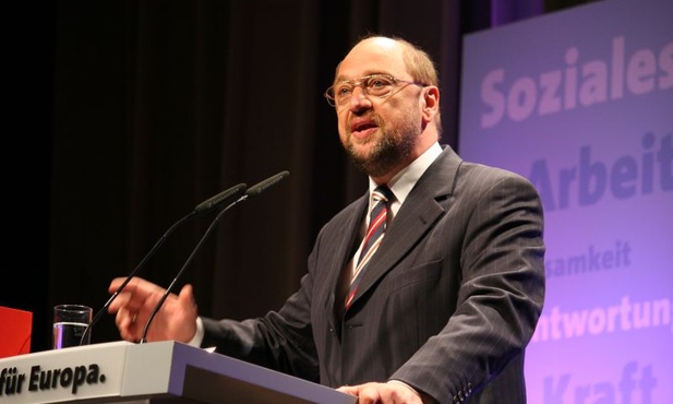 Sondaż: Schulz zmniejsza dystans do Merkel