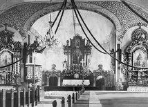  Wnętrze kościoła św. Jacka w Radoszowach pół wieku temu i obecnie – zdjęcia z wystawy