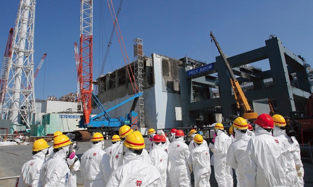 Właściciel elektrowni w japońskiej Fukushimie, Tokyo Electric Power Company, zapraszał na teren elektrowni dziennikarzy zagranicznych mediów, by przekonać ich, że sytuacja jest opanowana, a skażenie nie tak duże,  jak powszechnie uważano 
