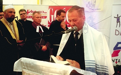 Jakub Szadaj jest dzisiaj jednym z głównych organizatorów Bałtyckich Dni Kultury Żydowskiej. Na zdjęciu odmawia modlitwę podczas ekumenicznego spotkania „Asyż w Gdańsku”