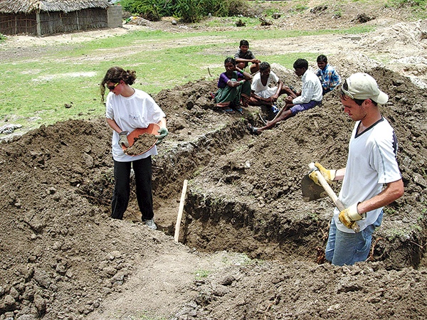 Studenci z Jezuickiego Wolontariatu Społecznego budowali już szkoły w Indiach. Teraz jadą do Nepalu Po