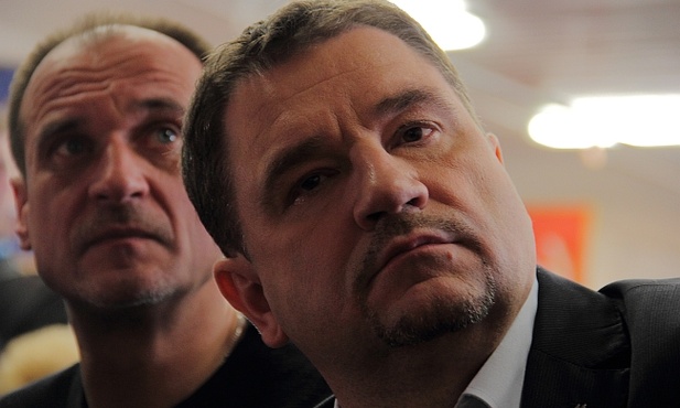 Ludzie mają dość sporu Tusk-Kaczyński