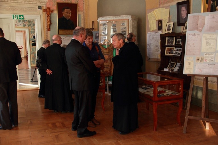 Przedstawiciele społeczności kaszubskiej zwiedzili wystawę w wejherowskim muzeum