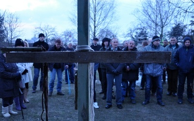 Bezdomni na krzyżowej drodze 