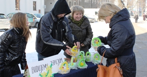Kupili koszyczek, pomogli hospicjum