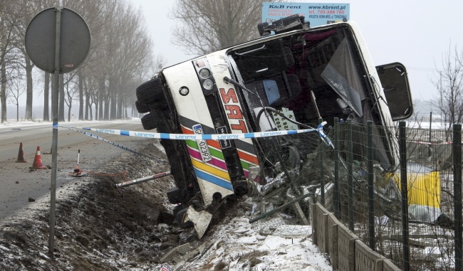 Wypadek kibiców - 2 zabitych, 28 rannych