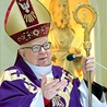 Radosną informację o decyzji konklawe przekazał wiernym w kościele św. Franciszka kard. Henryk Gulbinowicz 