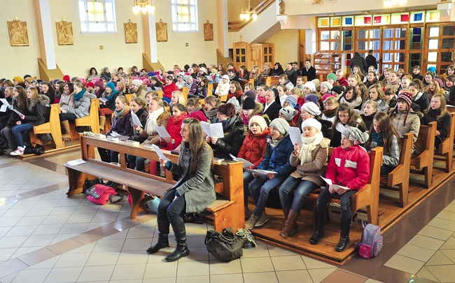 16 marca do Wrzosek przyjechało 300 scholistów