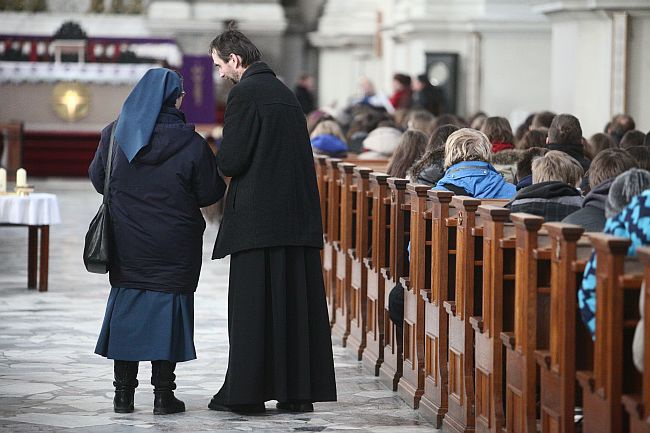 Bp Tadeusz Pikus do młodzieży: Bóg jest bezradny wobec niewiary