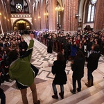 Młodzież w katedrze św. Michała Archanioła i św. Floriana na Pradze