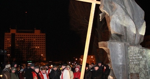 Szli za krzyżem