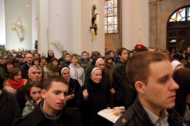 Światowy Dzień Młodzieży w katowickiej katedrze