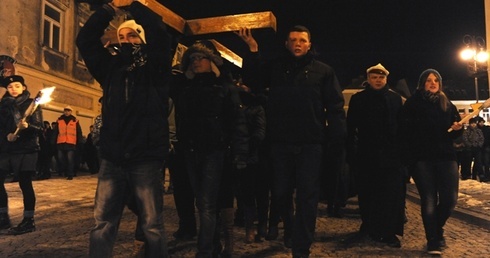 Droga Krzyżowa młodych w Radomiu