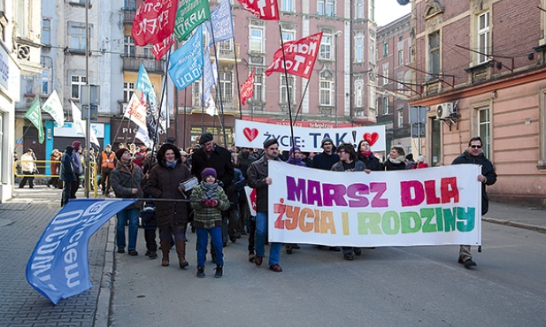 W przemarszu uczestniczyło kilkadziesiąt osób