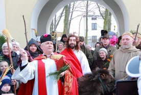 Jezus wjechał do Wejherowa przez Bramę Oliwską. To tu po powitaniach rozpoczęło się święcenie palm