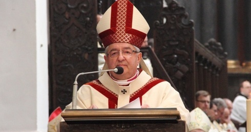 Arcybiskup Głódź odpowiedział mediom