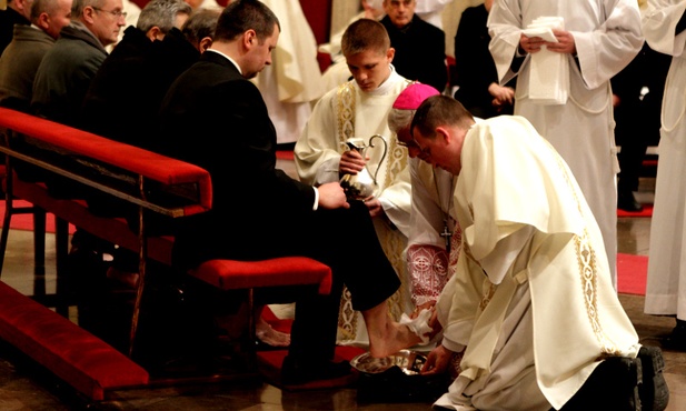 Abp Skworc: Serce liturgii bije pokorną miłością