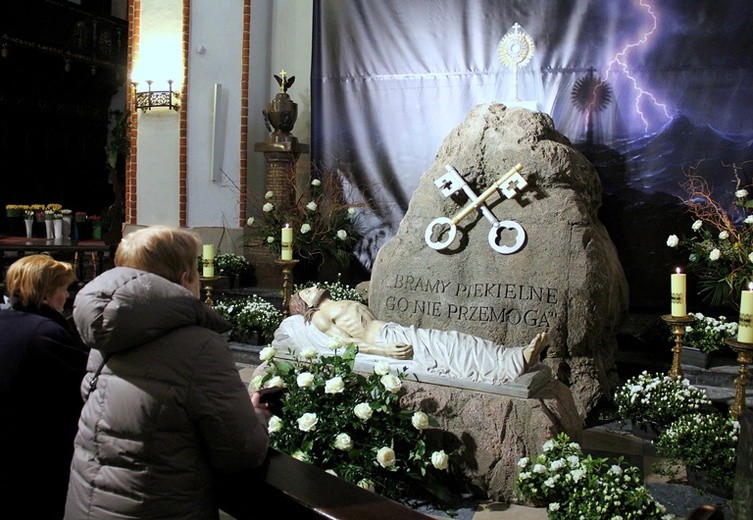 Skała i Piotrowe klucze znalazły się w Grobie Pańskim w bazylice archikatedralnej