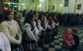 Żywy folklor na Rezurekcji w opoczyńskiej kolegiacie