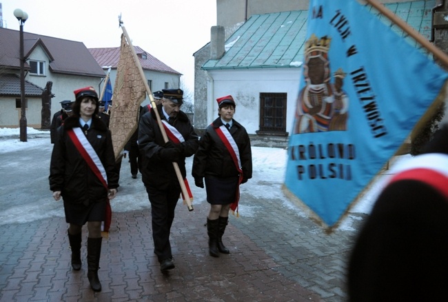 Żywy folklor na Rezurekcji w opoczyńskiej kolegiacie