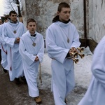 Żywy folklor na Rezurekcji w opoczyńskiej kolegiacie