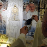 Żywy folklor na Rezurekcji w opoczyńskiej kolegiacie