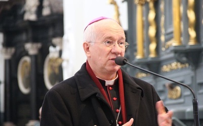 Biskup łowicki Andrzej Franciszek Dziuba