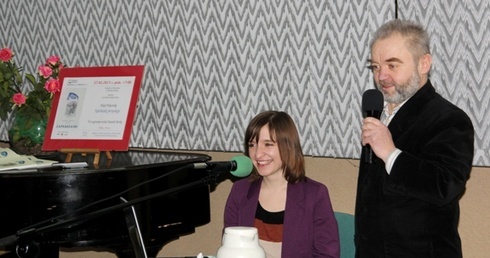 Juliusz Wątroba z córką Alicją w Książnicy Beskidzkiej