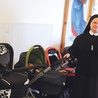 Siostra Samuela zachęca mieszkanki Domu Samotnej Matki do modlitwy w intencji życia