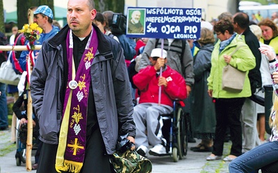  Ks. Tomasz Filipek  od lat jest zaangażowany w duszpasterstwo niepełnosprawnych