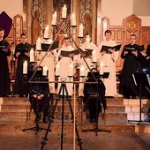 Jeden z festiwalowych koncertów odbył się w kościele Świętej Rodziny. Wykonano tam ciemną jutrznię