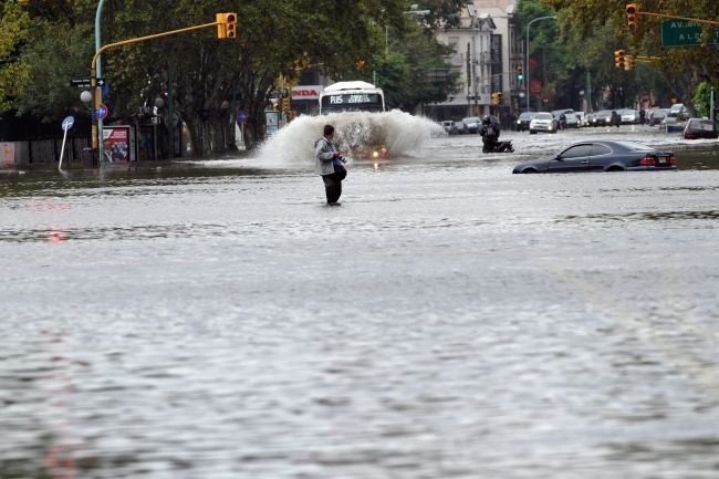 Co najmniej 25 ofiar powodzi w mieście La Plata