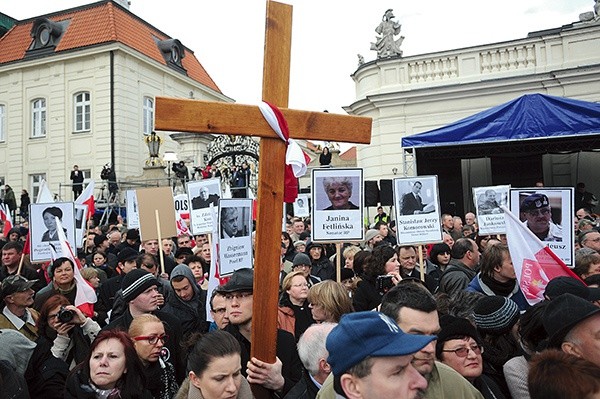 Warszawa 10.04.2011. Pierwsza rocznica katastrofy smoleńskiej