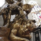 Św. Michał Archanioł pokonujący diabła – rzeźba z katedry  w Brukseli