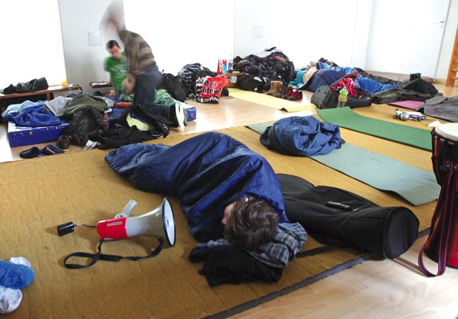 Po marszu nocleg w sali gimnastycznej w praskiej szkole sióstr urszulanek