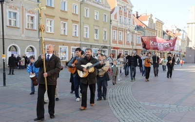 Ewangelizacja na placach już w niedzielę