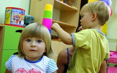 Samych trzylatków jest tyle, że mogłyby zająć wszystkie miejsca przedszkolne w stolicy