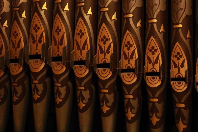 Organy w kościele NMP Matki Koscioła są wysokiej klasy instrumentem zbudowanym w XIX w.