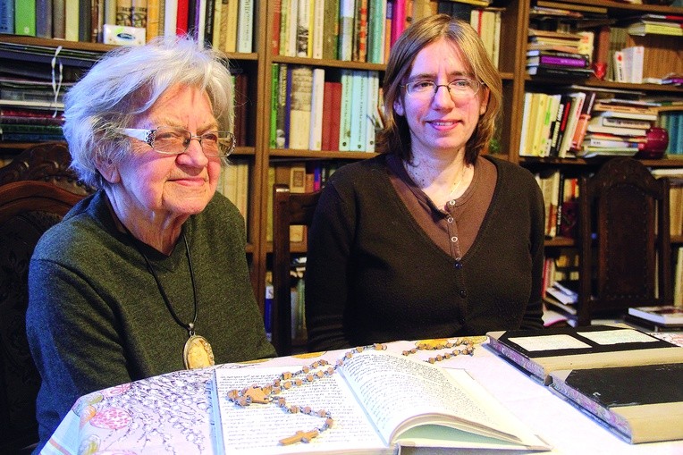 Bożena Bator-Sawicka (z lewej) i Anna Sawicka (z prawej) od wielu lat angażują się w działalność Rodziny Katyńskiej w Gdańsku 