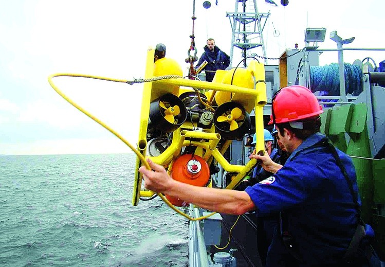  Pracę podwodnych minerów od 12 lat wspomaga zbudowany na Politechnice Gdańskiej robot UKWIAŁ. Niektóre zadania wymagają jednak bezpośredniego kontaktu nurków z niebezpiecznymi znaleziskami