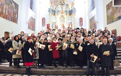 Wyróżnieni w tym roku darczyńcy  i wolontariusze Caritas diecezjalnej