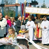   Uroczystościom przewodniczył bp Stefan Regmunt, a Mszę św. koncelebrowali również bp Paweł Socha i ks. prał. Sylwester Zawadzki 