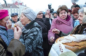  Tradycyjne przywitanie na polskiej ziemi – chlebem i solą