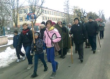 Uczestnicy marszu nie wystraszyli się zimowej aury