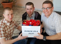 Alumni (od lewej): Damian Sadza, Grzegorz Dąbrowski i Paweł Zubek zachęcają do włączenia się w akcję