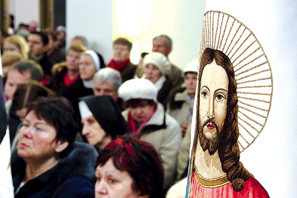 Niedzielne uroczystości przyciągnęły do Łagiewnik tysiące pielgrzymów – czcicieli Bożego Miłosierdzia
