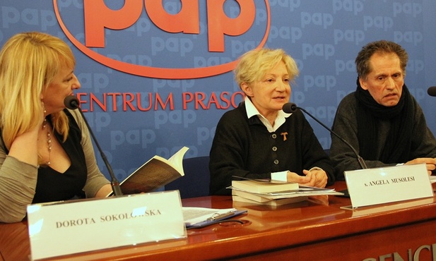 Wiele osób zostało poświęconych szatanowi, chociaż o tym nie wiedzą. Dlatego każdy potrzebuje modlitw o uwolnienie - podkreśla s. Angela